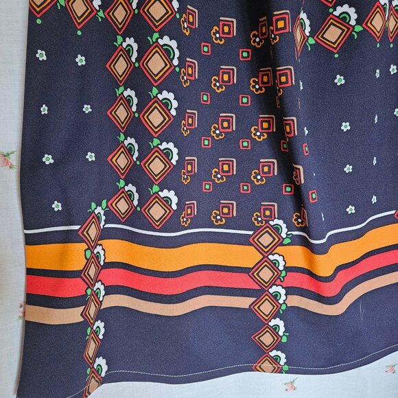 Size M Maxi Skirt in Vintage Fabric NWT - Picture 4 of 4